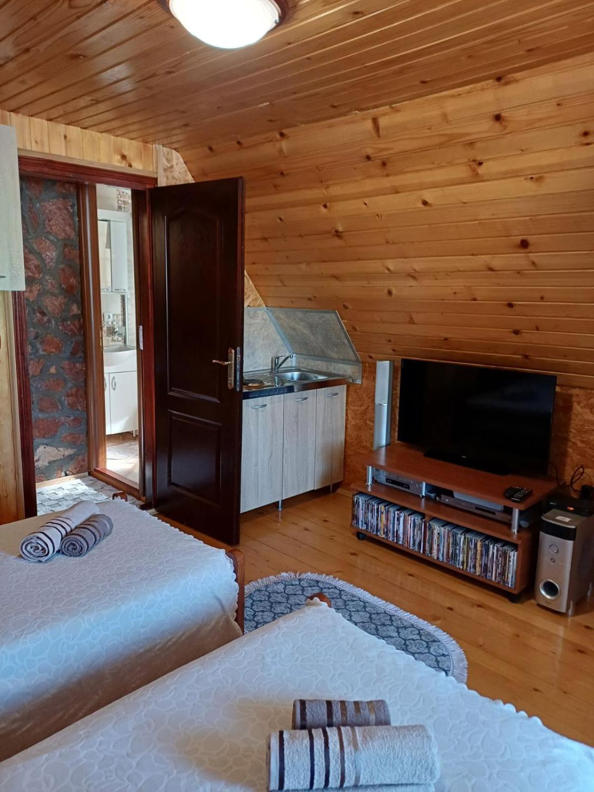 Vila Krismark Zabljak  Luaran gambar