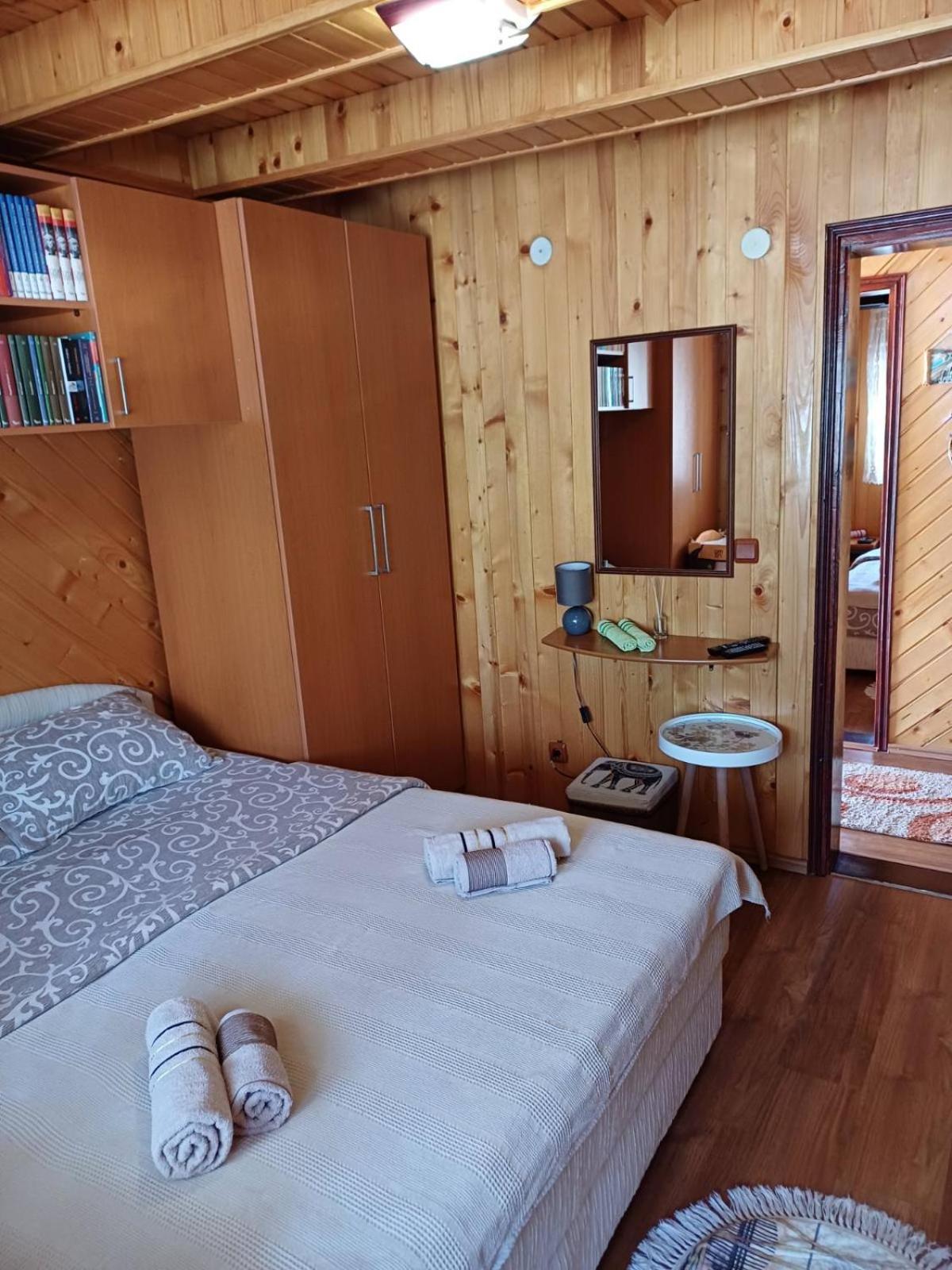 Vila Krismark Zabljak  Luaran gambar