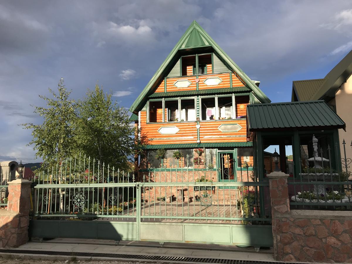 Vila Krismark Zabljak  Luaran gambar