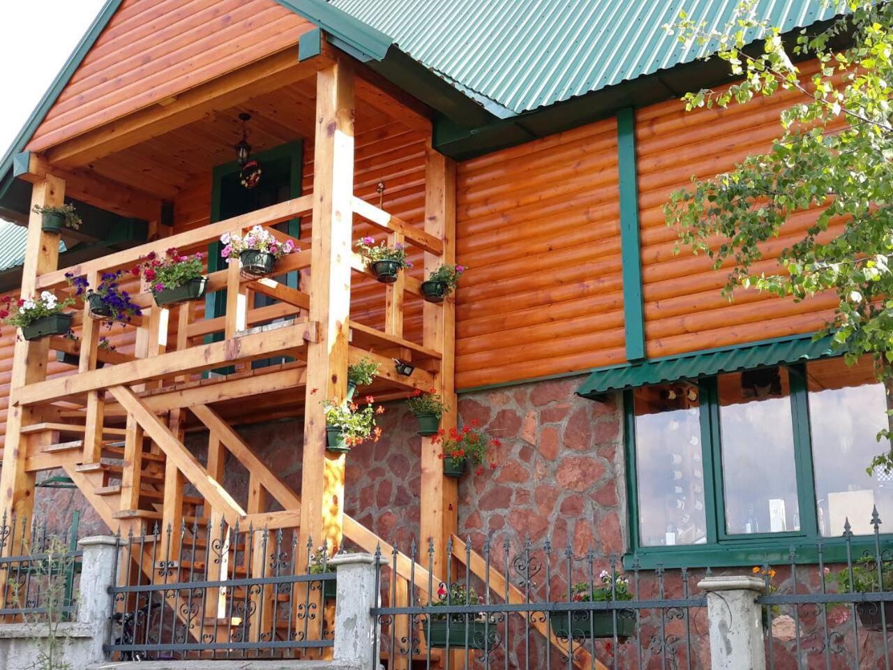 Vila Krismark Zabljak  Luaran gambar